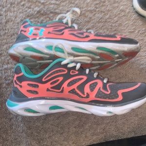 Women’s Underarmour Sneakers, Size 8